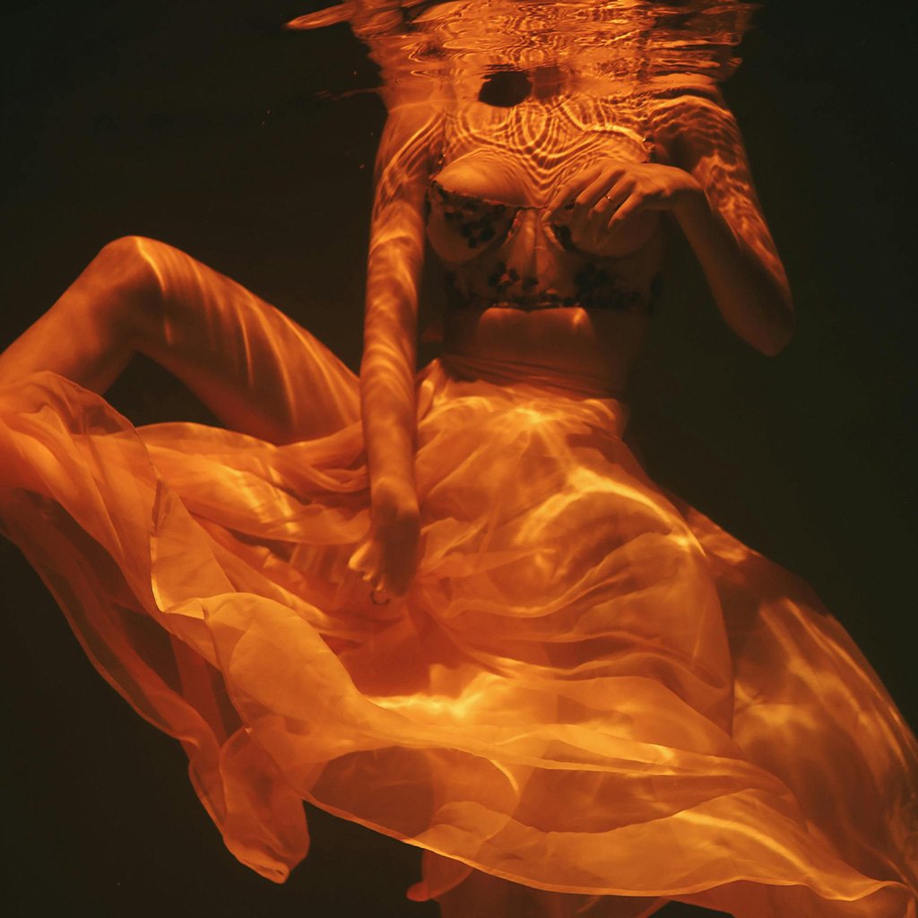 Amber - Scented Candle — Gallery 1